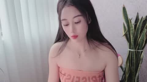 YunEr online show from September 2025 03:52:02 AM