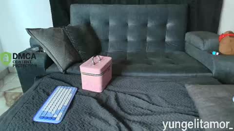 Snapshot of yungelitamor_ chatting on October 2025 04:53:02 AM ELITA online show from October 2025 04:53:02 AM