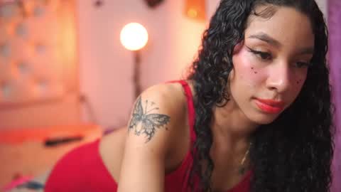 Snapshot of yuyi_cam chatting on October 2025 02:53:01 AM Yuyi Cam online show from October 2025 02:53:01 AM