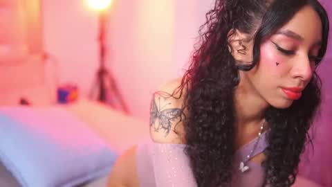 Snapshot of yuyi_cam chatting on October 2025 01:53:02 AM Yuyi Cam online show from October 2025 01:53:02 AM