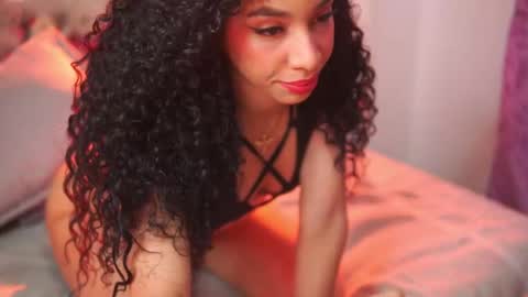 Snapshot of yuyi_cam chatting on November 2025 02:01:02 AM Yuyi Cam online show from November 2025 02:01:02 AM