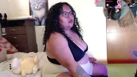 Snapshot of yvonn_jlove chatting on November 2025 02:10:02 AM yvonn online show from November 2025 02:10:02 AM