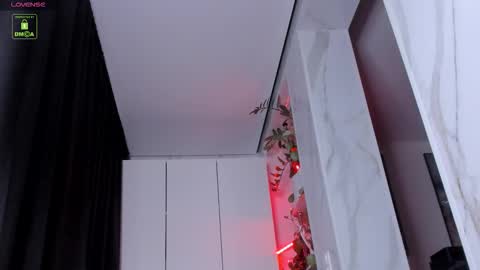 Snapshot of yvonne_miss chatting on September 2025 11:48:01 AM yvonne_miss online show from September 2025 11:48:01 AM