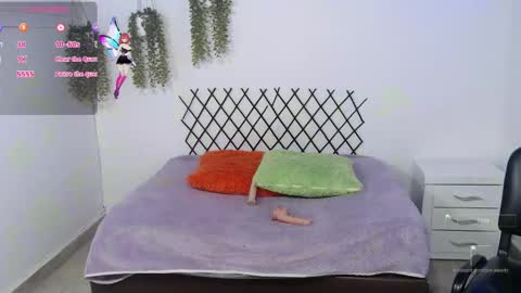 Laura online show from September 2025 07:59:01 PM