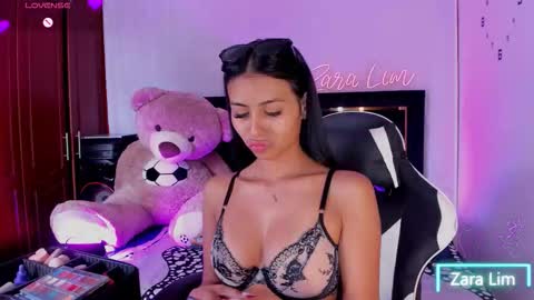 Zara Lim  online show from September 2025 07:52:01 PM