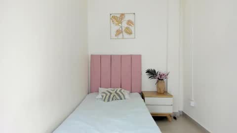 Snapshot of zayda_kajer chatting on October 2025 08:54:02 PM vanessa online show from October 2025 08:54:02 PM