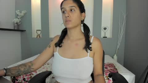 Snapshot of zean_lee chatting on January 2025 02:33:02 PM Karolyne online show from January 2025 02:33:02 PM