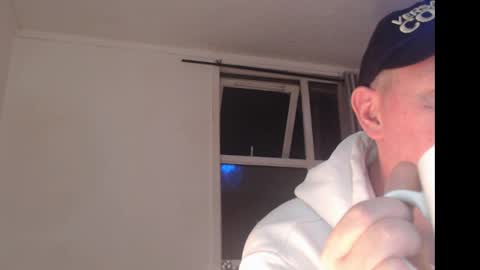 zecusbugato online show from November 2025 05:35:02 PM