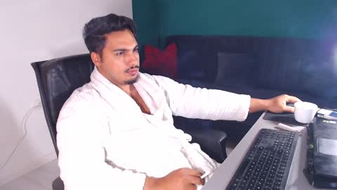 Snapshot of zenobaro chatting on February 2025 08:21:02 AM zenobaro online show from February 2025 08:21:02 AM
