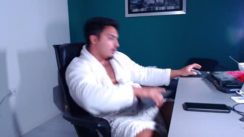 Snapshot of zenobaro chatting on February 2025 03:52:02 PM zenobaro online show from February 2025 03:52:02 PM