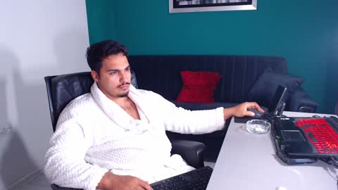 Snapshot of zenobaro chatting on February 2025 04:25:01 PM zenobaro online show from February 2025 04:25:01 PM