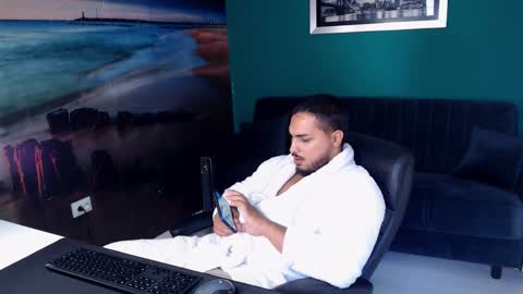 Snapshot of zenobaro chatting on October 2025 12:15:02 PM zenobaro online show from October 2025 12:15:02 PM
