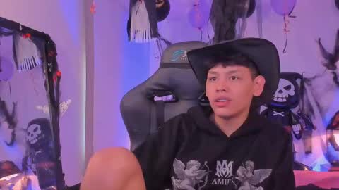 zeus_blaze online show from October 2025 05:30:01 PM