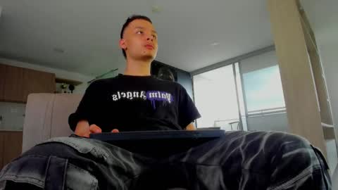 Snapshot of zeusjeff chatting on November 2025 08:10:01 PM zeus online show from November 2025 08:10:01 PM