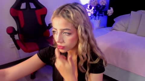 Zhavia  online show from January 2025 11:57:01 AM