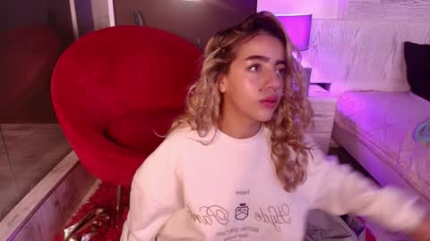Zhavia  online show from January 2025 01:21:01 PM