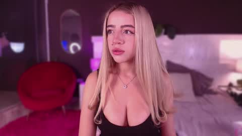 Zhavia  online show from January 2025 10:42:01 AM