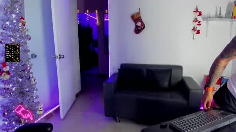 zhoestrong online show from December 2024 06:44:02 AM