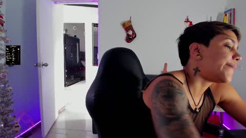 zhoestrong online show from December 2024 05:11:01 PM