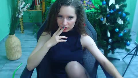 zianichols online show from January 2025 10:30:02 PM