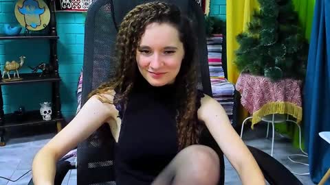 zianichols online show from January 2025 01:24:01 PM