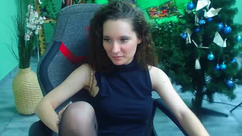 zianichols online show from January 2025 09:42:02 PM