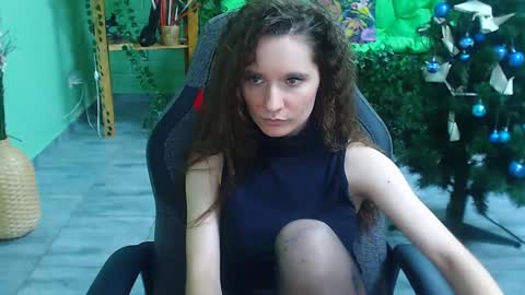 zianichols online show from January 2025 09:31:02 PM