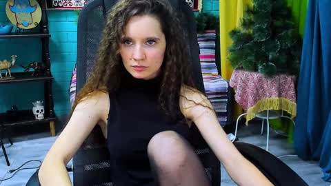 zianichols online show from January 2025 06:28:01 PM