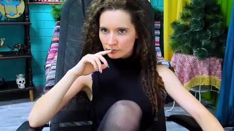 zianichols online show from January 2025 06:43:01 PM