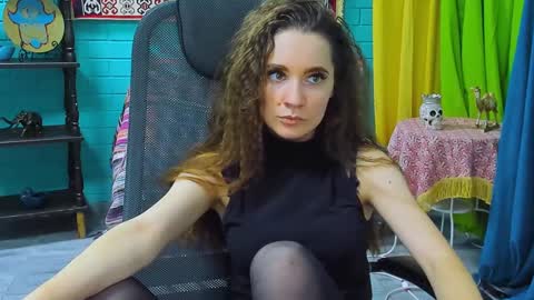 zianichols online show from January 2025 07:00:02 PM