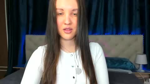 Zlata  Mon Tue Thu Fri Sun Sa GMT 3 0000pm - 0600pm  online show from January 2025 02:50:02 PM