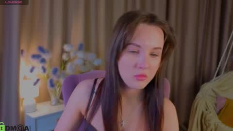 Zlata  Mon Tue Thu Fri Sun Sa GMT 3 0000pm - 0600pm  online show from October 2025 04:13:01 PM