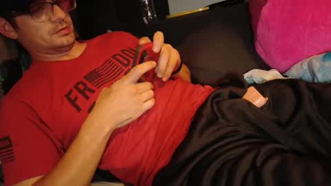 Snapshot of znsecretz3 chatting on November 2025 03:52:02 AM I like Tokens too online show from November 2025 03:52:02 AM