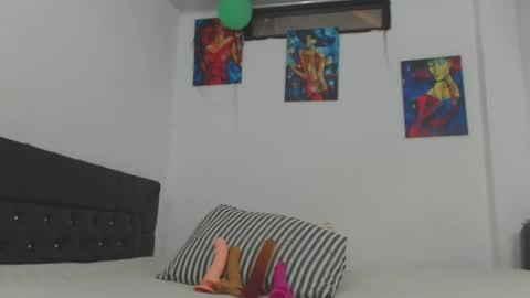 Snapshot of zoe_cb_latina chatting on November 2025 07:05:02 PM Zoe online show from November 2025 07:05:02 PM