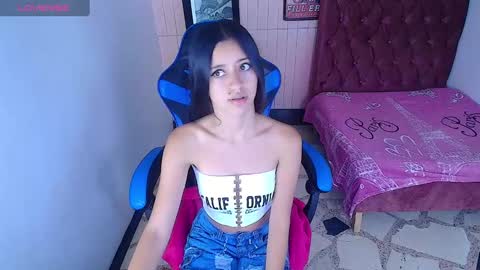 Snapshot of zoe_connor19 chatting on January 2025 12:07:02 PM Z O E online show from January 2025 12:07:02 PM