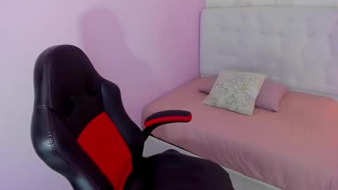 Snapshot of zoe_foster4 chatting on November 2025 12:38:01 PM ZOE online show from November 2025 12:38:01 PM