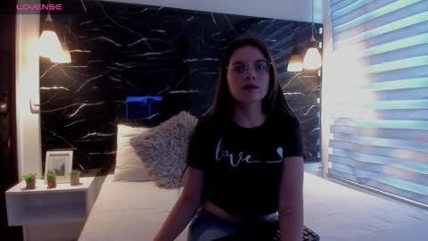 Zoe online show from October 2025 11:44:02 AM