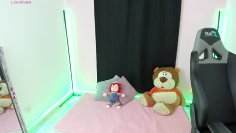 Snapshot of zoe_sullivan_ chatting on December 2024 09:31:01 AM zoe_sullivan_ online show from December 2024 09:31:01 AM