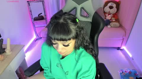 Snapshot of zoe_sullivan_ chatting on January 2025 12:16:01 PM zoe_sullivan_ online show from January 2025 12:16:01 PM