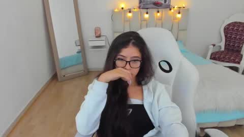 Zoe online show from February 2025 02:23:01 PM