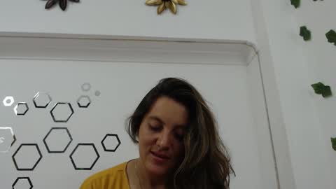 Carolina online show from November 2025 10:10:02 PM