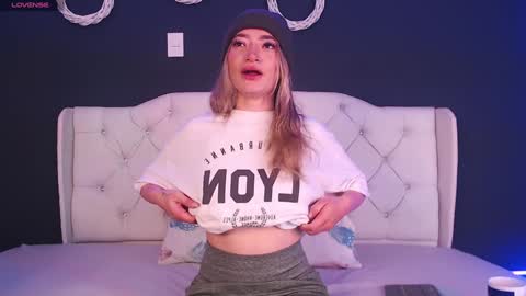 zoe online show from December 2024 12:01:02 PM