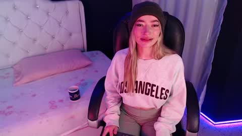 zoe online show from December 2024 12:03:01 PM