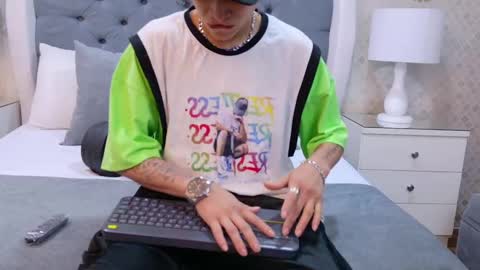 Snapshot of zoekrug chatting on September 2025 12:10:02 PM Zoe Krug online show from September 2025 12:10:02 PM