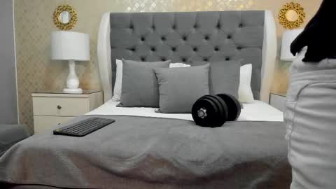 Snapshot of zoekrug chatting on October 2025 11:49:02 AM Zoe Krug online show from October 2025 11:49:02 AM