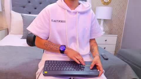 Snapshot of zoekrug chatting on October 2025 11:40:01 AM Zoe Krug online show from October 2025 11:40:01 AM