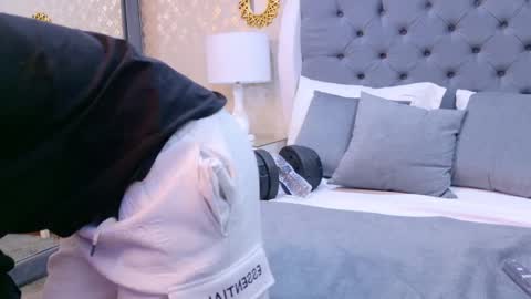 Snapshot of zoekrug chatting on October 2025 04:15:02 PM Zoe Krug online show from October 2025 04:15:02 PM