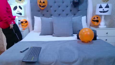 Snapshot of zoekrug chatting on October 2025 11:32:02 AM Zoe Krug online show from October 2025 11:32:02 AM