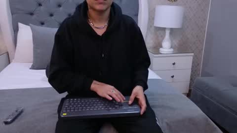 Snapshot of zoekrug chatting on October 2025 12:49:02 PM Zoe Krug online show from October 2025 12:49:02 PM