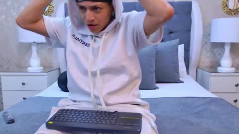 Snapshot of zoekrug chatting on October 2025 11:56:02 AM Zoe Krug online show from October 2025 11:56:02 AM